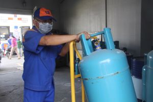 Giá gas bán lẻ giảm từ đầu tháng 12-2021