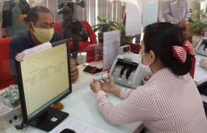 Thẻ ATM dạng từ vẫn được lưu hành và giao dịch sau ngày 31-12-2021