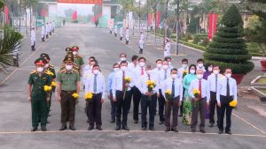 Lãnh đạo tỉnh dâng hương viếng liệt sĩ và chúc mừng Ngày thành lập QĐND Việt Nam và Ngày hội Quốc phòng toàn dân