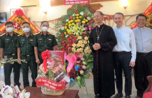 Bộ Tư lệnh Quân khu 7 thăm, chúc mừng Tòa giám mục Giáo phận Xuân Lộc