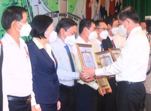 Tri ân, tôn vinh các lực lượng tuyến đầu chống dịch