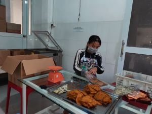 Doanh nghiệp bánh kẹo, thực phẩm tăng tốc mùa sản xuất cận tết