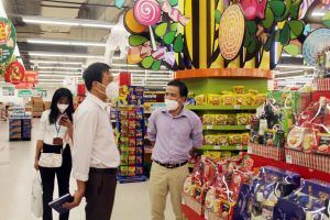 Khảo sát tình hình hàng hóa tại các siêu thị