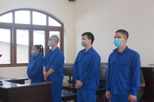 4 bị cáo lãnh 45 năm tù vì lưu hành tiền giả