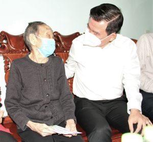 Bí thư Tỉnh ủy chúc Tết Mẹ VNAH và trao tặng quà Tết cho 200 gia đình