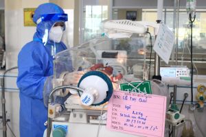 Tìm giải pháp nâng cao thu nhập cho nhân viên y tế