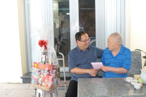 Đồng chí Quản Minh Cường thăm và chúc tết các đồng chí nguyên lãnh đạo tỉnh