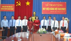 Trao Huy hiệu Đảng đợt 3-2