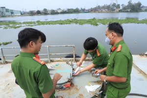Các chủ doanh nghiệp bắt tay để buôn lậu xăng dầu ra sao?