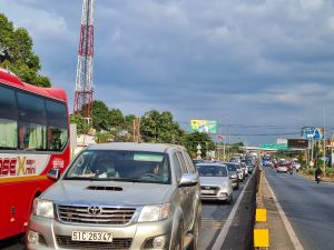 Nhiều tuyến đường ùn tắc giao thông