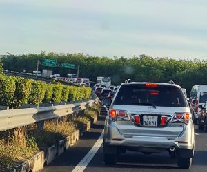 Lượng phương tiện tăng cao đột biến dịp lễ, Tết