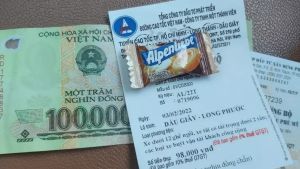 Trả tiền thừa bằng kẹo, có đúng quy định pháp luật