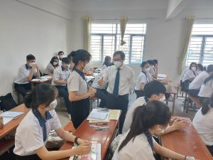 Phó Chủ tịch UBND tỉnh Nguyễn Sơn Hùng kiểm tra tình hình phòng, chống dịch tại Trường THPT Lê Hồng Phong, P.Hố Nai