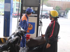 Giá xăng tiếp tục tăng