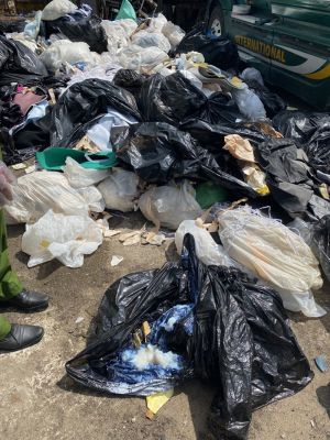 Thu gom hơn 1,2 tấn chất thải nguy hại không đúng quy định