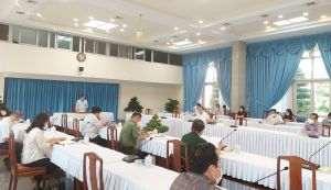 Tiếp tục “đi từng ngõ, gõ từng nhà, rà từng người” để tiêm vaccine