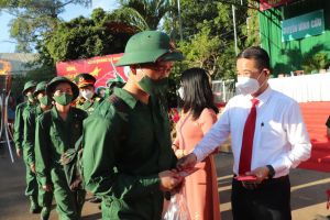 230 thanh niên H.Vĩnh Cửu hăng hái lên đường nhập ngũ