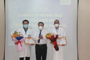 Khen thưởng y, bác sĩ cứu sống bệnh nhân vô gia cư bị đâm thủng phổi