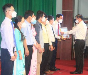 Tỉnh ủy, HĐND, UBND, Ủy ban MTTQ tỉnh gửi thư chúc mừng ngành y tế