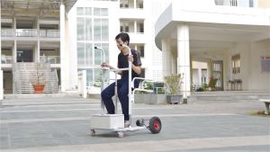 Học sinh sáng tạo xe lăn 2 trong 1