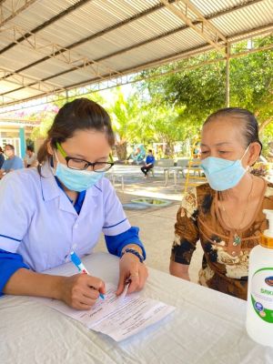 Khám bệnh miễn phí cho gần 200 người dân H.Tân Phú