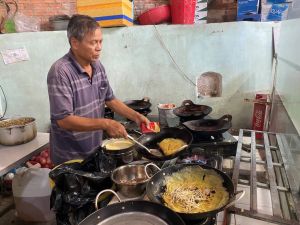 Vãn cảnh chùa, thưởng thức đặc sản trên núi Chứa Chan