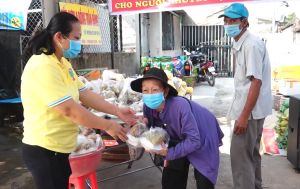 Ấm lòng bếp cơm 0 đồng