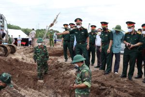 Bộ Tư lệnh Quân khu 7 thăm, động viên, trực tiếp chỉ đạo cuộc tìm kiếm hài cốt liệt sĩ tại Đồng Nai