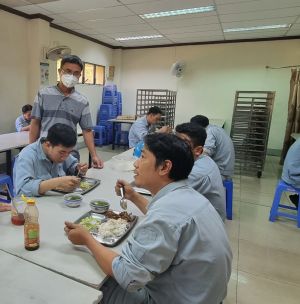 Cán bộ Công đoàn luôn sát cánh cùng công nhân