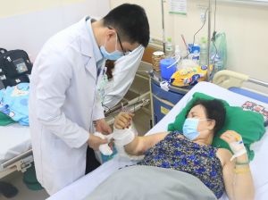 Phẫu thuật bảo tồn mặt khớp xương cánh tay cho bệnh nhân