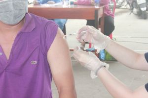 Có thể tiêm mũi 3 vaccine AstraZeneca nếu mũi 1, 2 tiêm Pfizer, Moderna