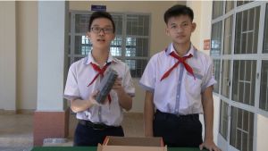 Học sinh làm than hữu cơ không khói