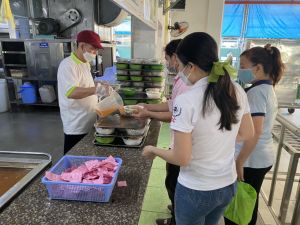 Tổ chức bữa ăn sáng giá rẻ cho công nhân