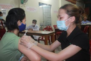 Bằng nhiều cách để tiêm hết vaccine