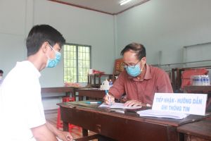 Huyện vùng xa tiêm vaccine cho dân ra sao?