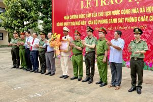 Trao Huân chương Dũng cảm của Chủ tịch nước cho Đại úy Thái Ngô Hiếu