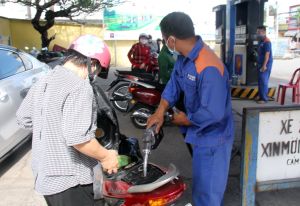 Giá xăng tăng trở lại hơn 660 đồng/lít sau 3 lần giảm giá