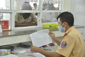 Mạo danh cảnh sát giao thông để lừa phạt nguội
