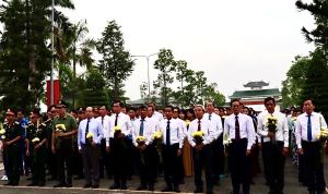 Đồng Nai dâng hương viếng liệt sĩ nhân kỷ niệm 47 năm Ngày giải phóng hoàn toàn miền Nam