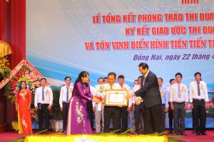 Tiếp tục đổi mới công tác thi đua - khen thưởng