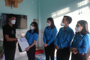 Thăm, tặng quà công nhân bị tai nạn lao động
