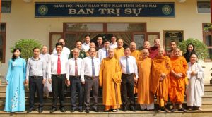 Lãnh đạo tỉnh chúc mừng các cơ sở, chức sắc nhân lễ Phật đản