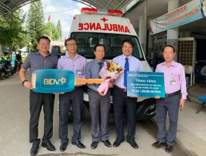 BIDV chi nhánh Đồng Nai trao tặng xe cứu thương cho Bệnh viện đa khoa khu vực Định Quán