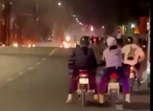 Hỗn chiến bằng bom xăng giữa đường phố Biên Hòa
