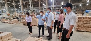 Cần cải thiện môi trường làm việc cho người lao động