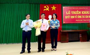Trao quyết định phụ trách, điều hành Sở Y tế