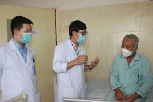 Bị hẹp gần như hoàn toàn 2 động mạch cảnh khiến bệnh nhân bị ngất liên tục