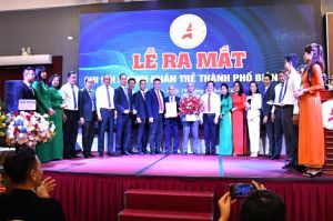 Chi hội Doanh nhân trẻ Biên Hòa ra mắt và trao tặng nhà tình thương cho người nghèo của thành phố