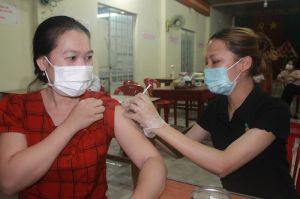 Chuẩn bị tiêm vaccine phòng Covid-19 mũi 4