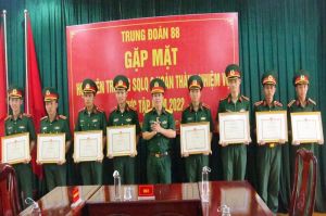 Sư đoàn 302 gặp mặt học viên hoàn thành đợt thực tập cuối khóa